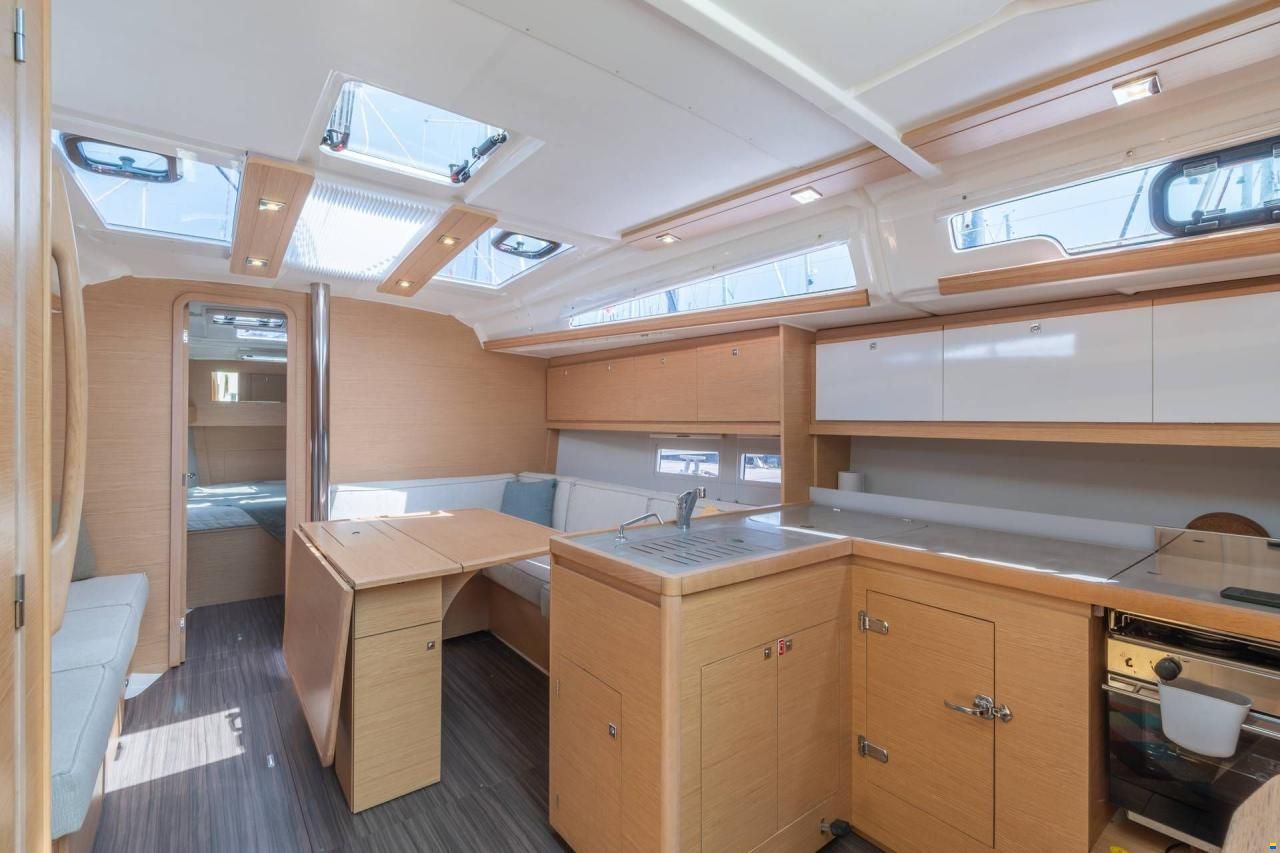 Dufour D390 Grand Large
