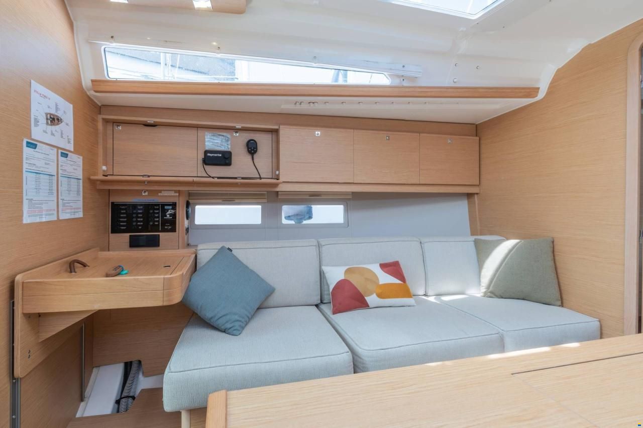 Dufour D390 Grand Large