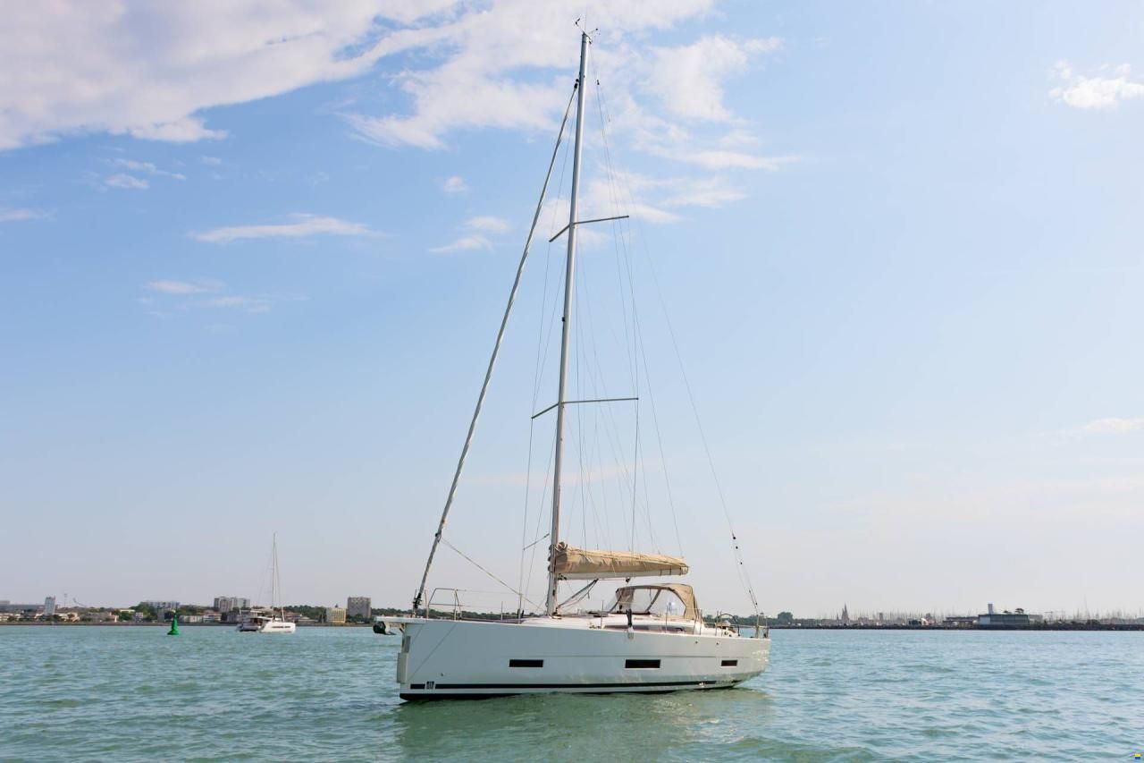 Dufour D390 Grand Large