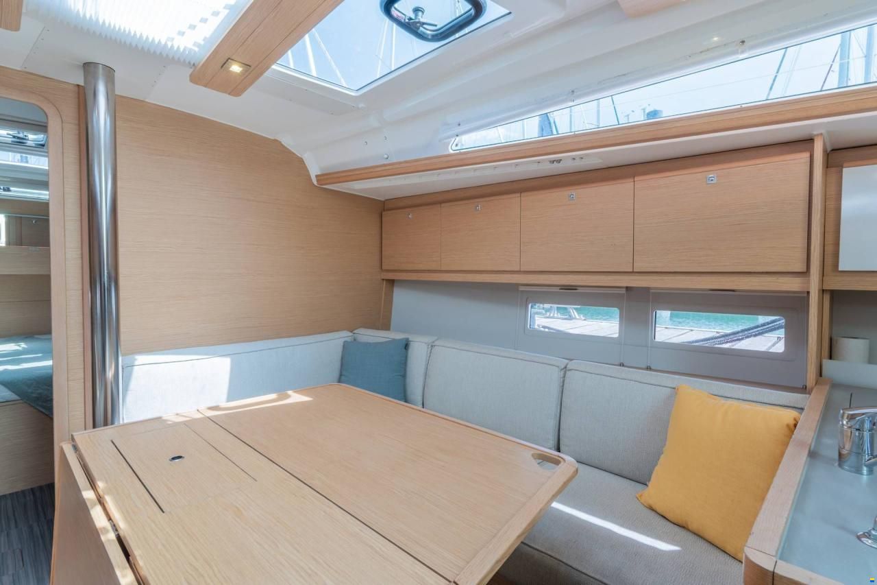 Dufour D390 Grand Large