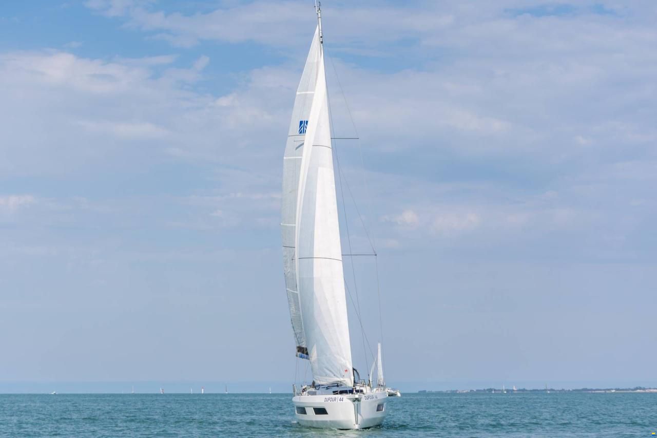 Dufour DY44