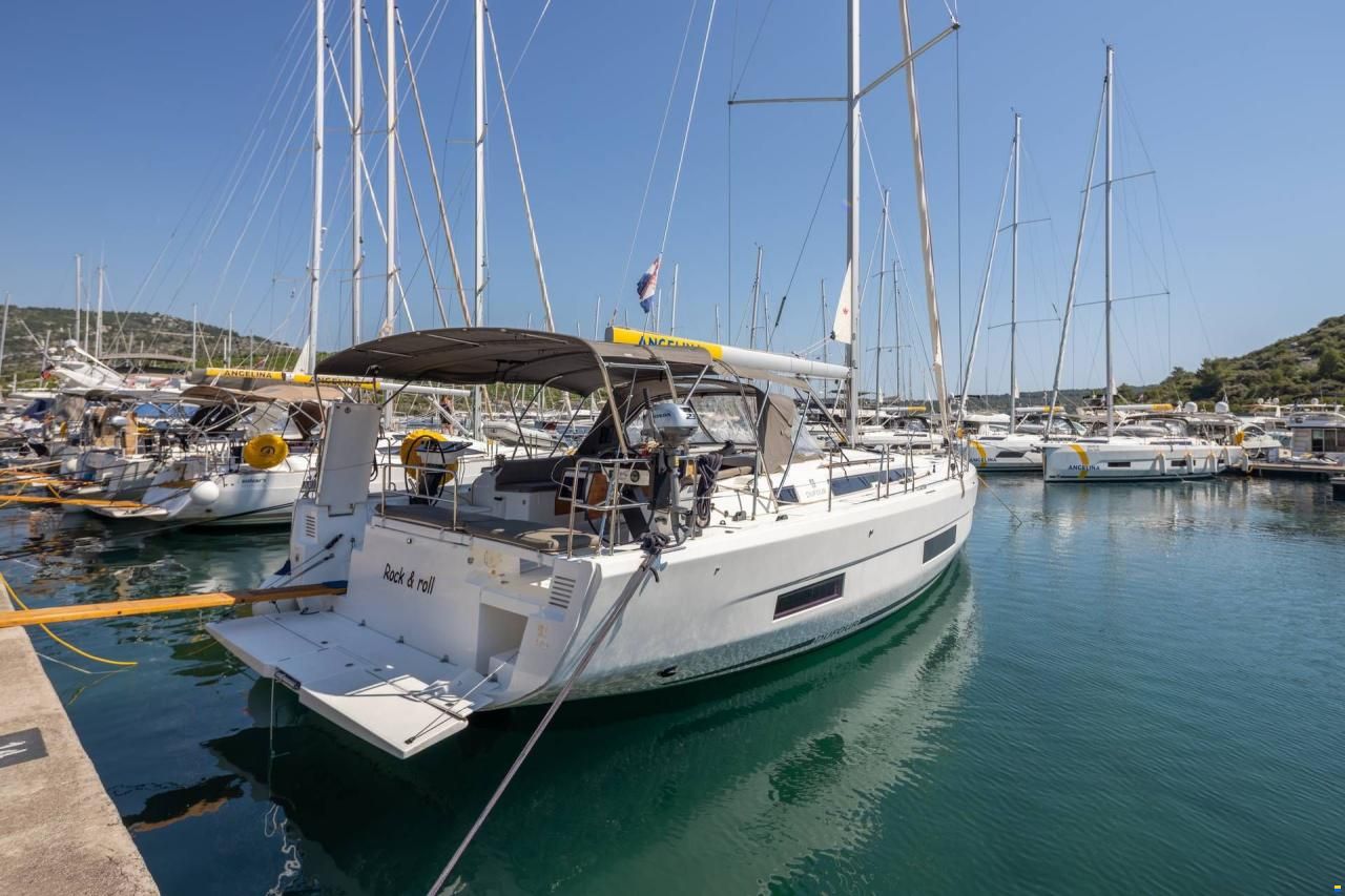 Dufour D470