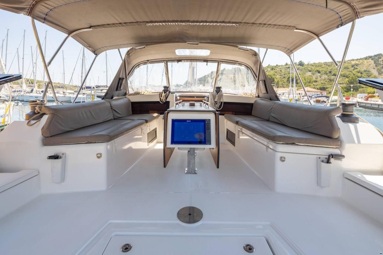 Dufour D470