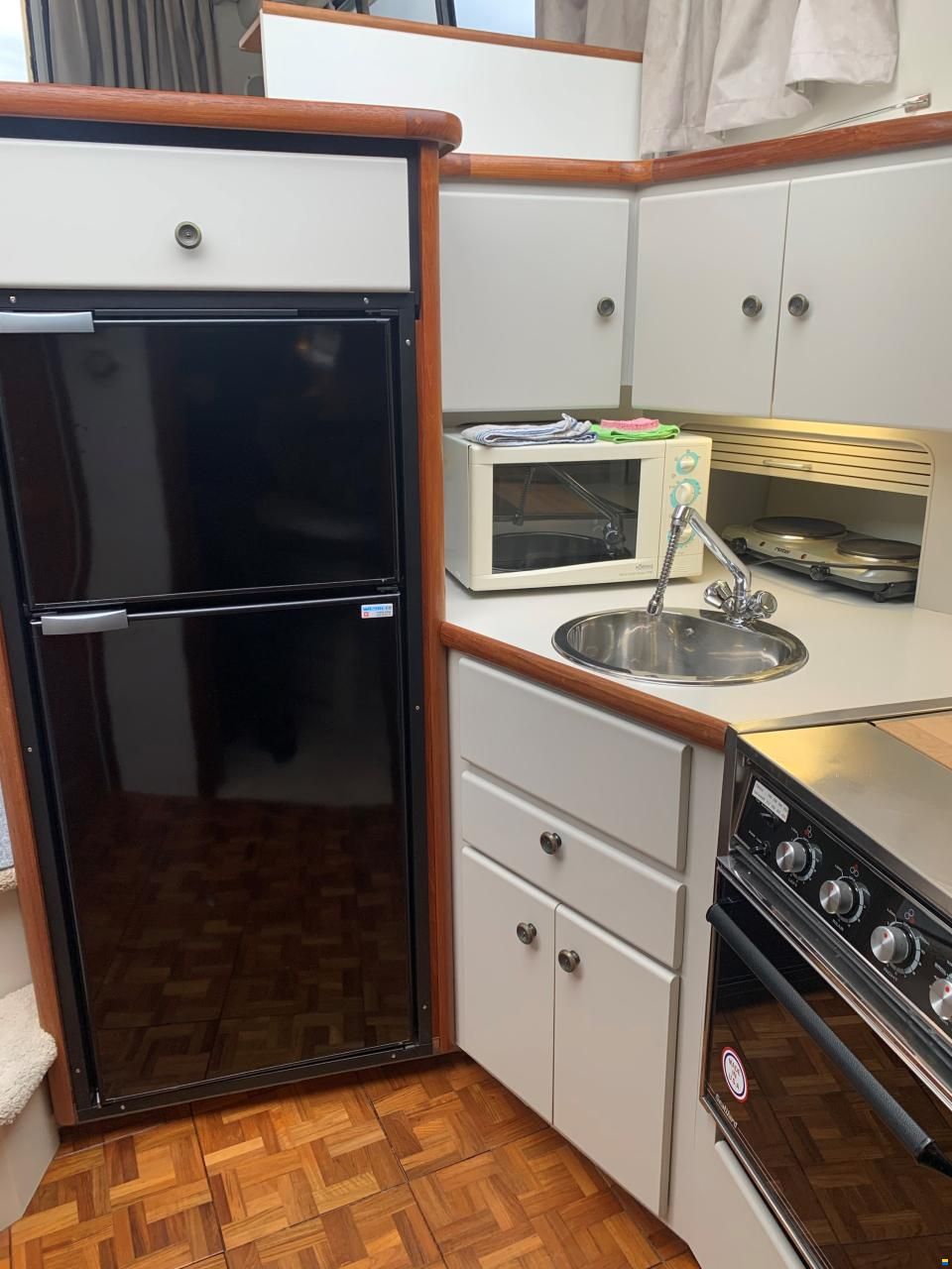 Carver 33 Aft Cabin