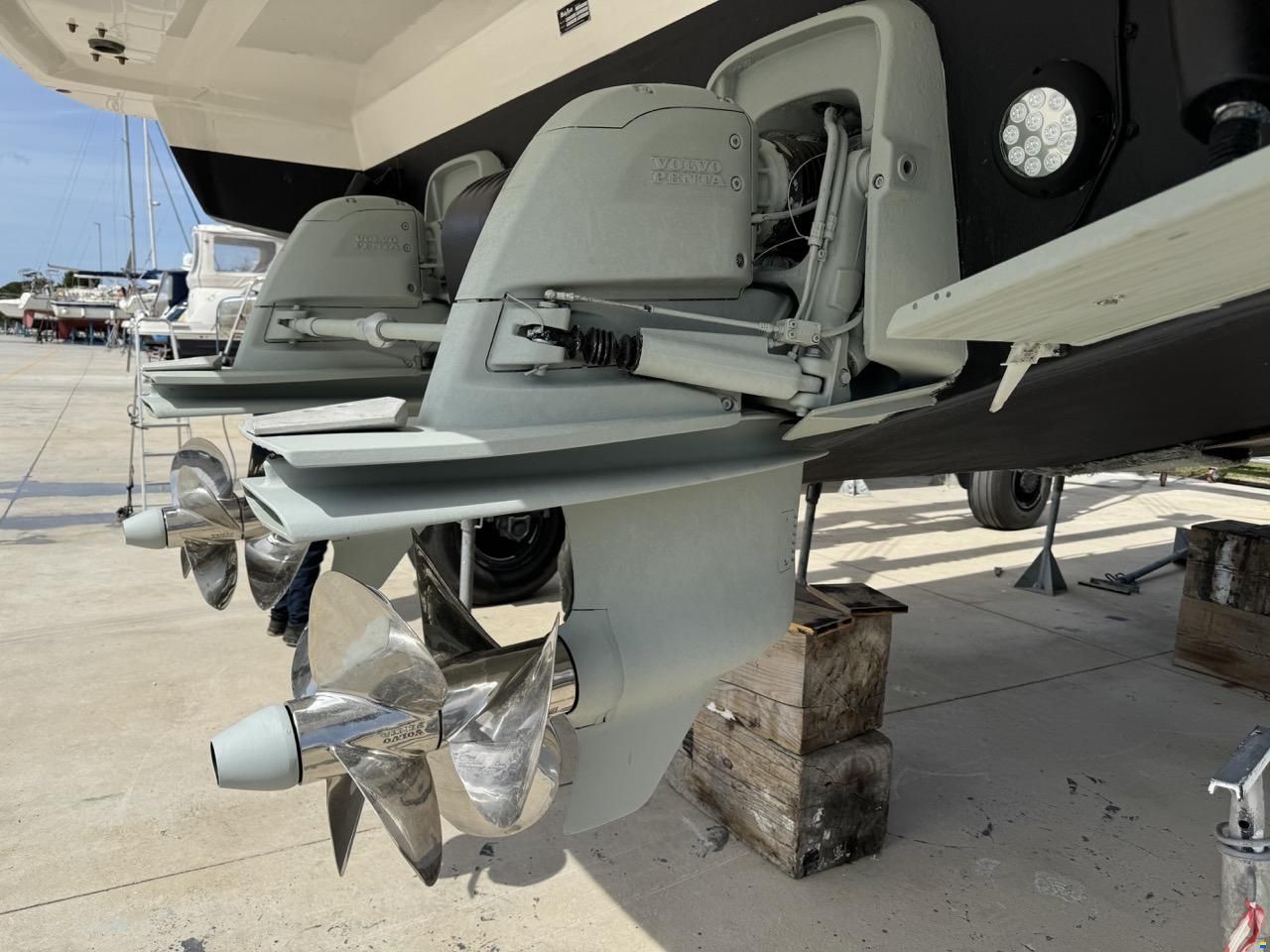 Windy 44 Chinook