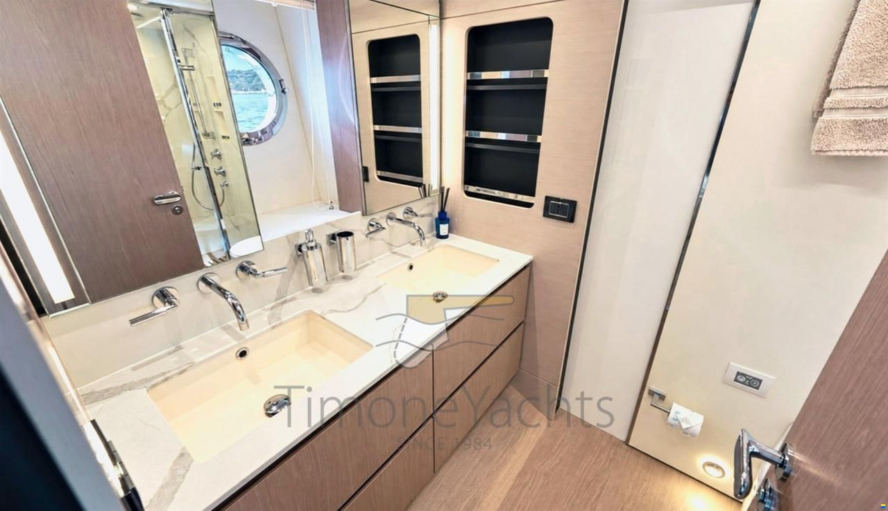 Azimut 72 Fly