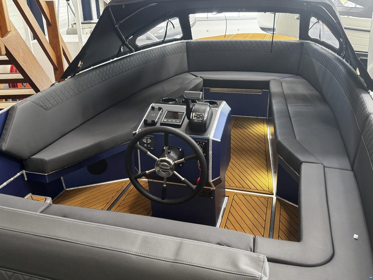 Qualia QT 22 Outboard