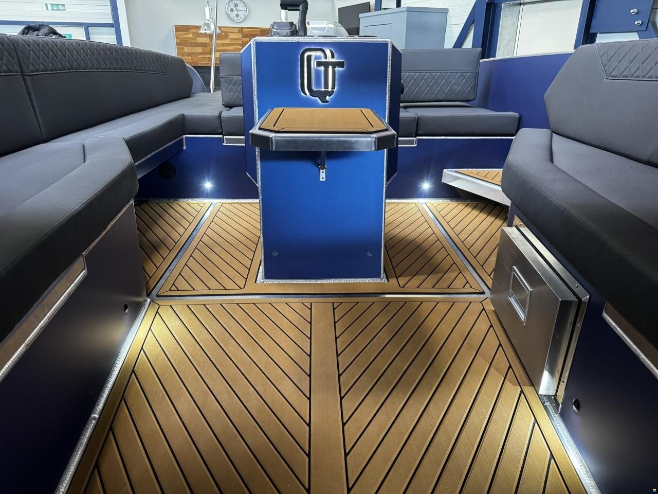 Qualia QT 22 Outboard