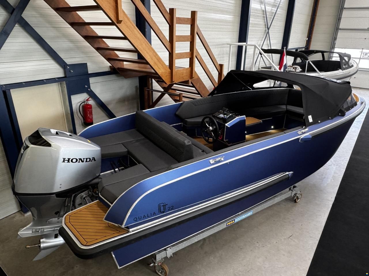 Qualia QT 22 Outboard