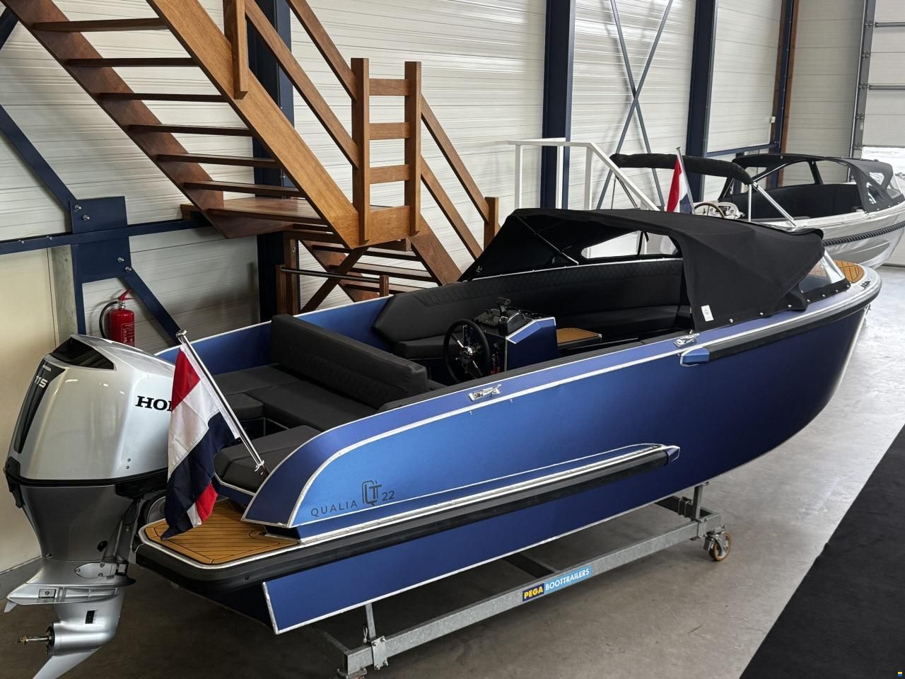 Qualia QT 22 Outboard