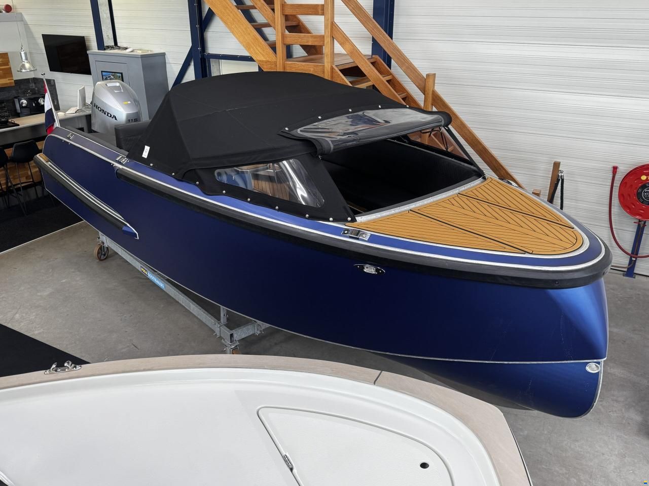 Qualia QT 22 Outboard