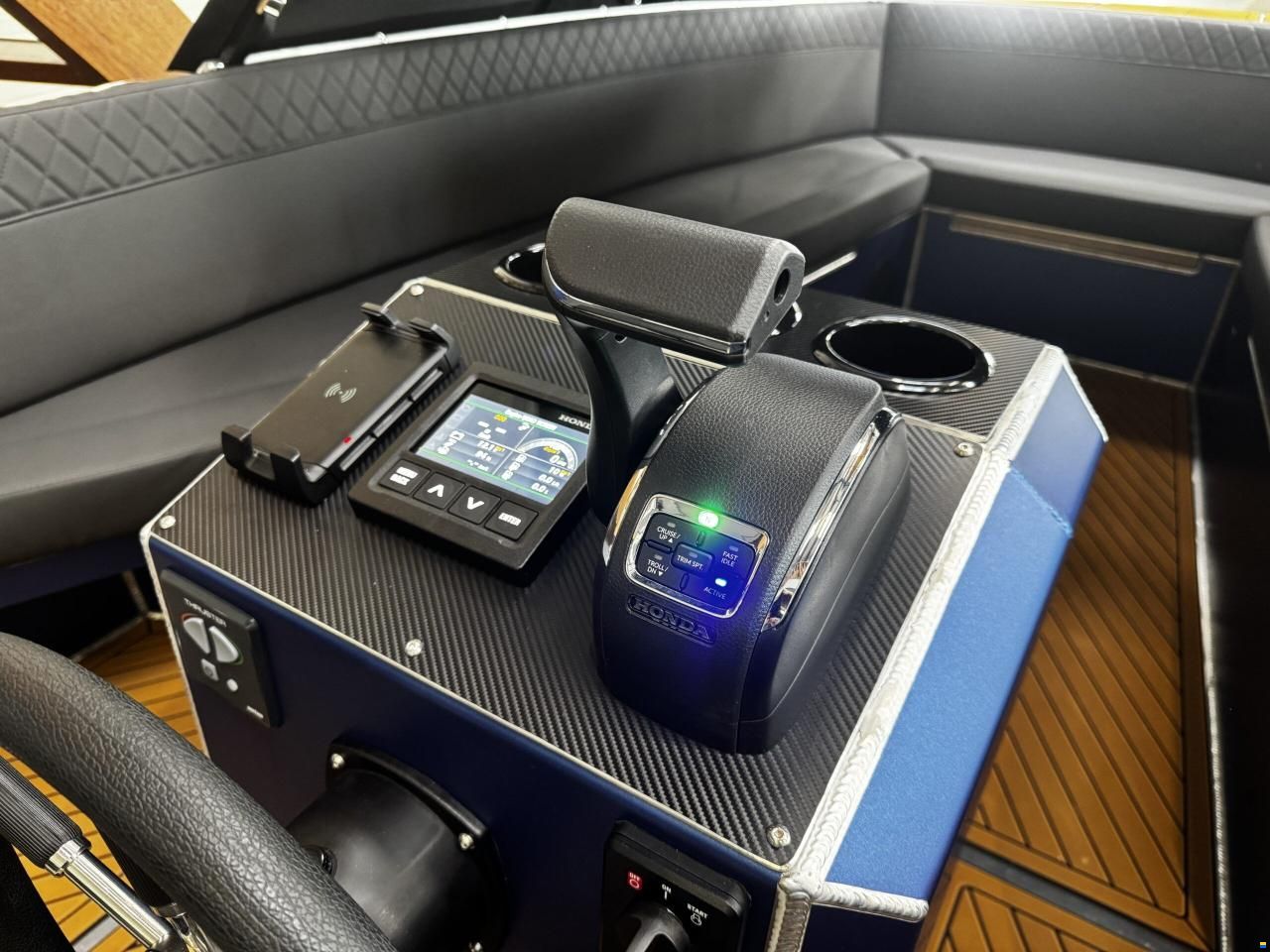 Qualia QT 22 Outboard