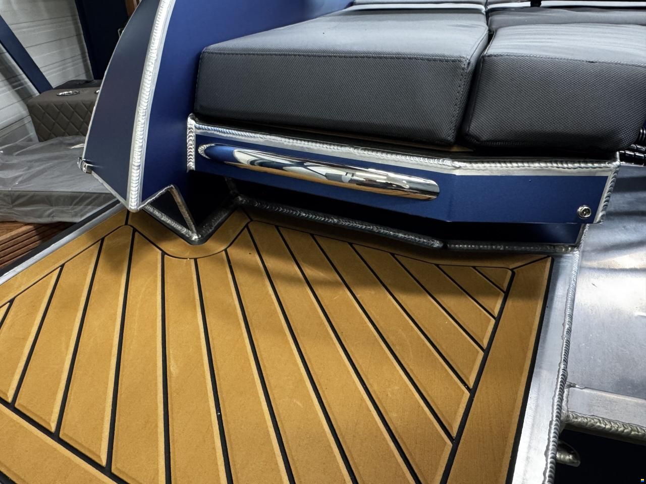 Qualia QT 22 Outboard