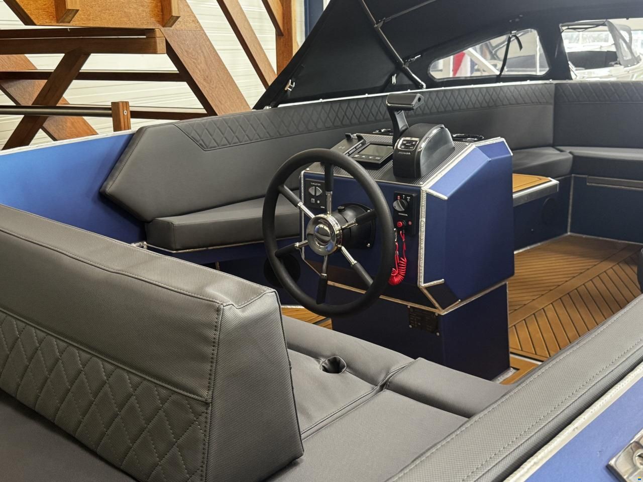Qualia QT 22 Outboard