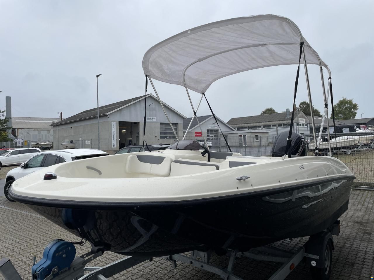 Bayliner E5 ELEMENT med Mercury F80 ELPT EFI og V