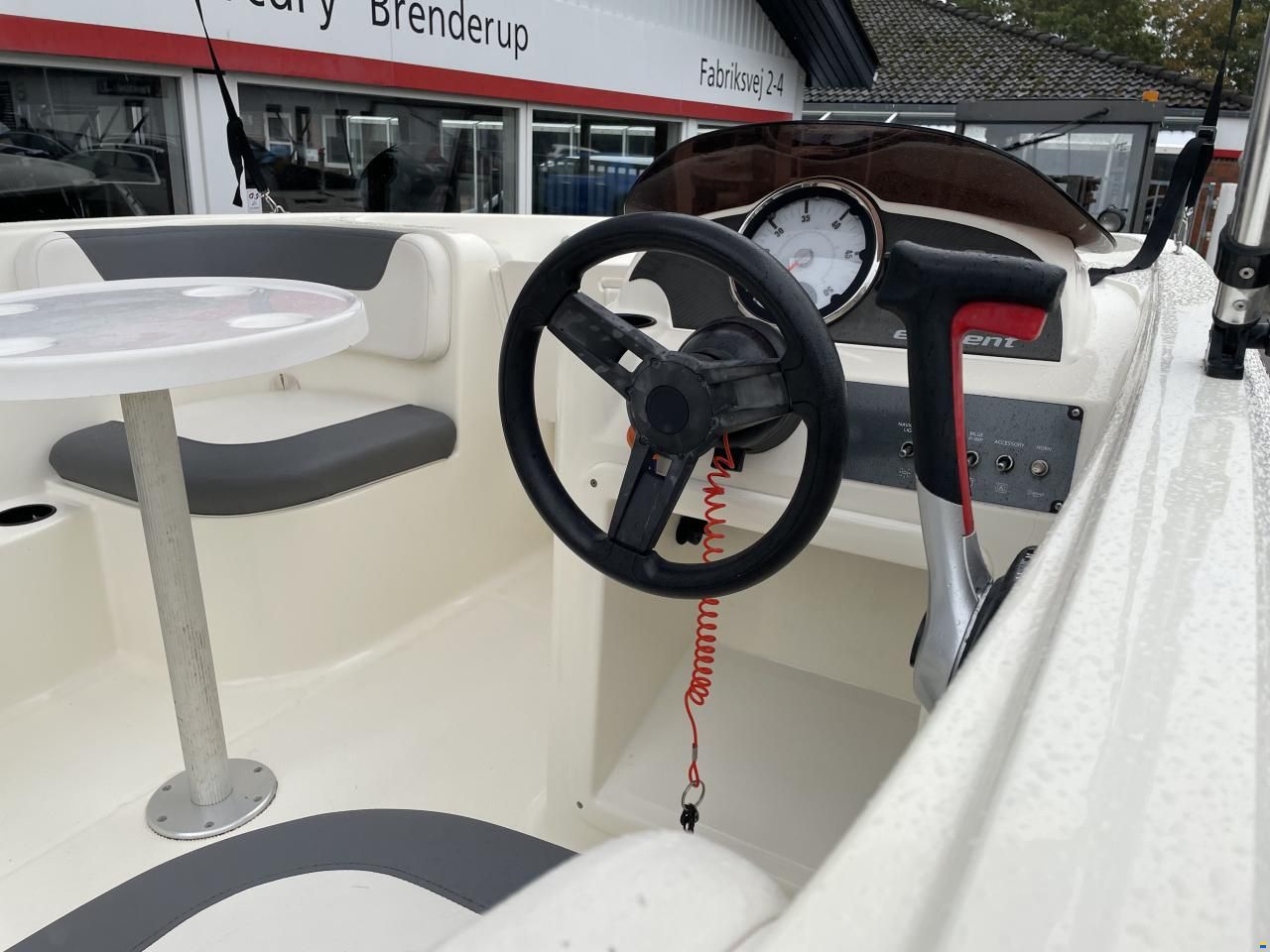 Bayliner E5 ELEMENT med Mercury F80 ELPT EFI og V