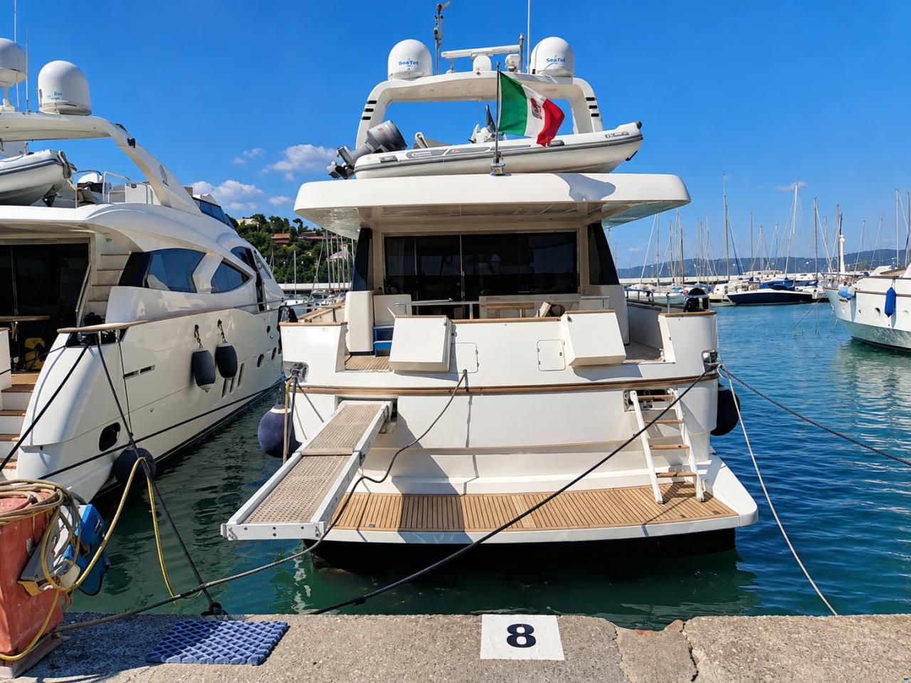 Canados 24