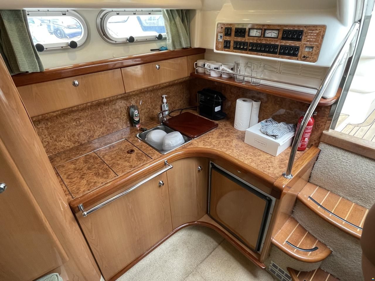 Sealine S28