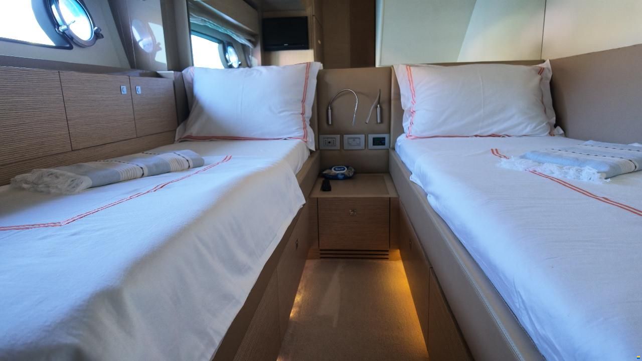 Ferretti 720