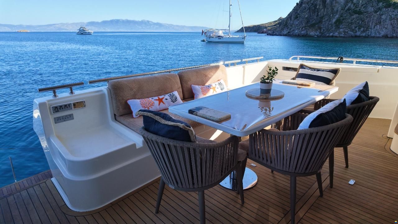 Ferretti 720