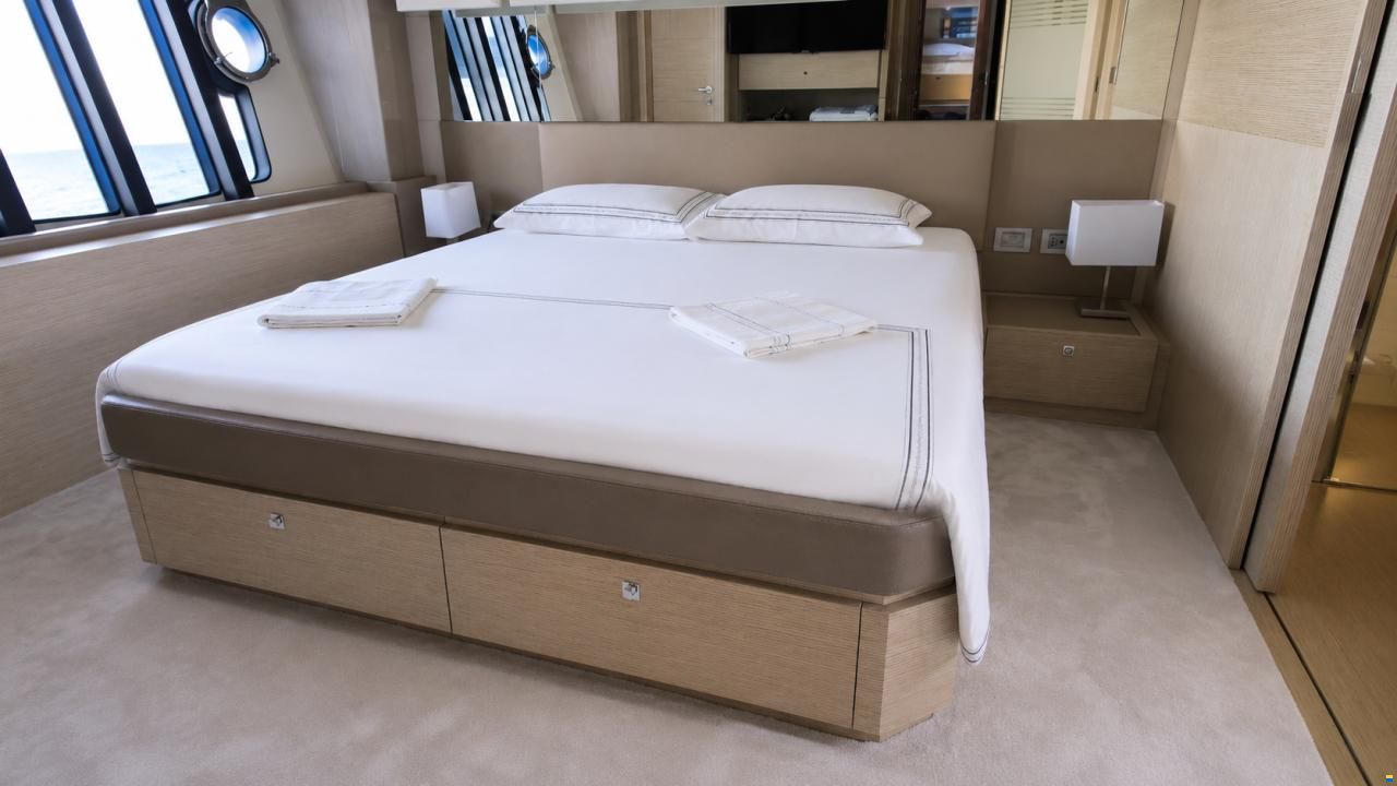 Ferretti 720