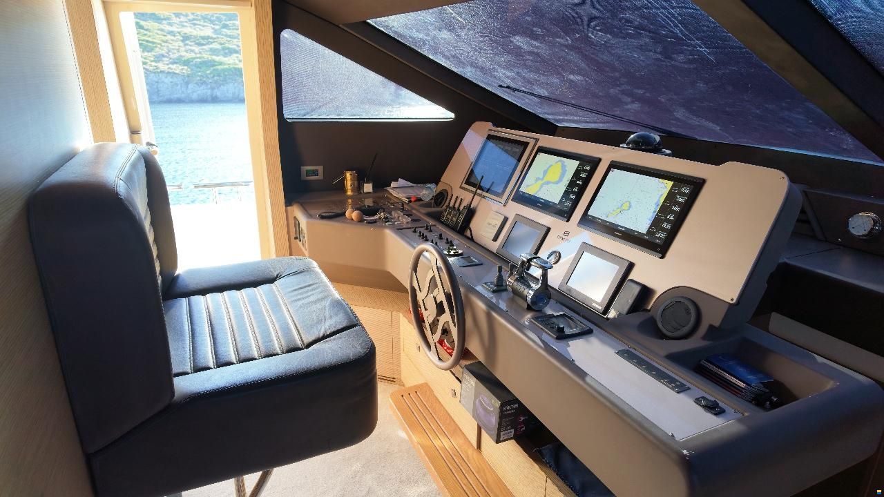 Ferretti 720