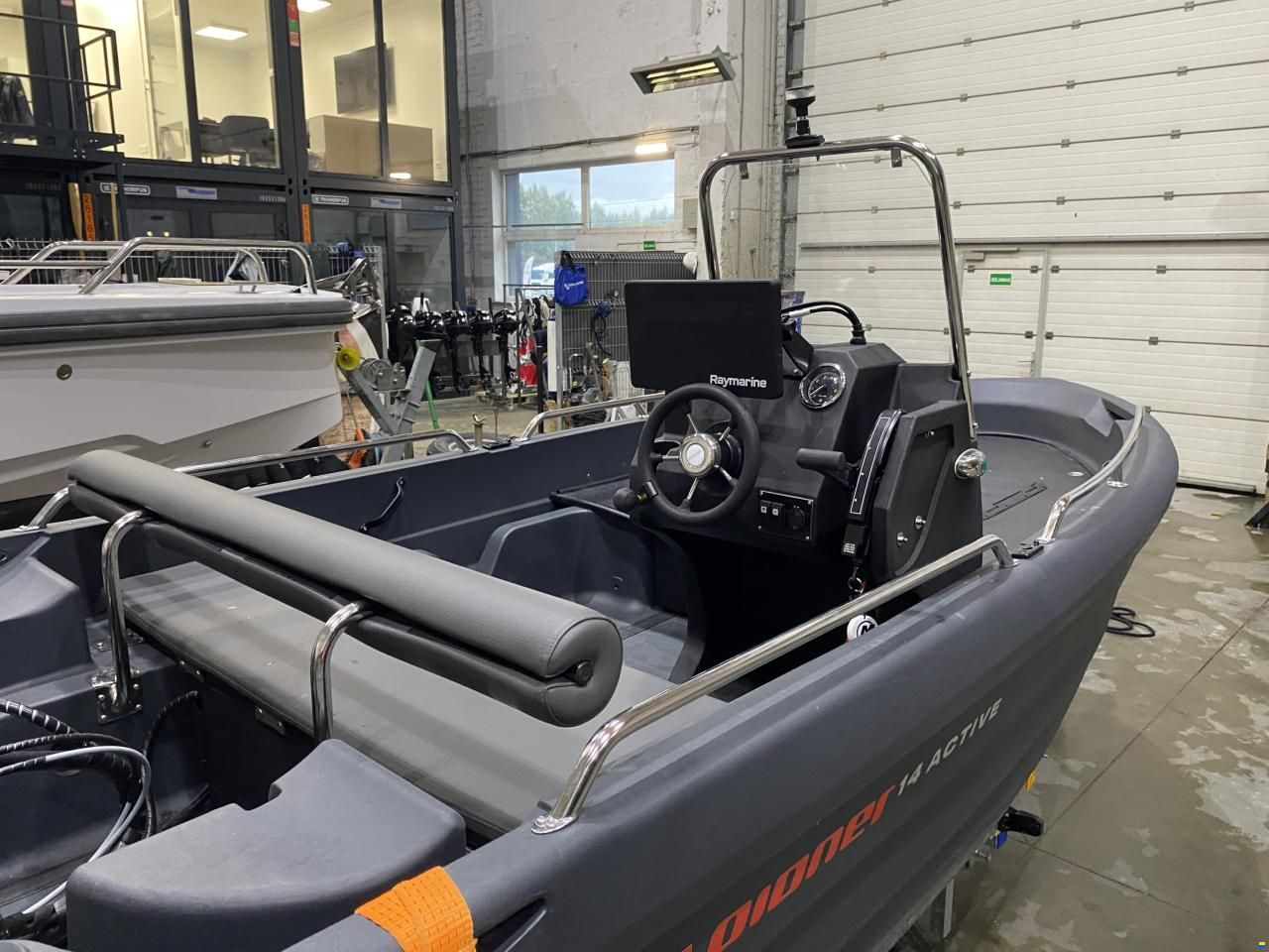 Pioner 14 Active Fisher