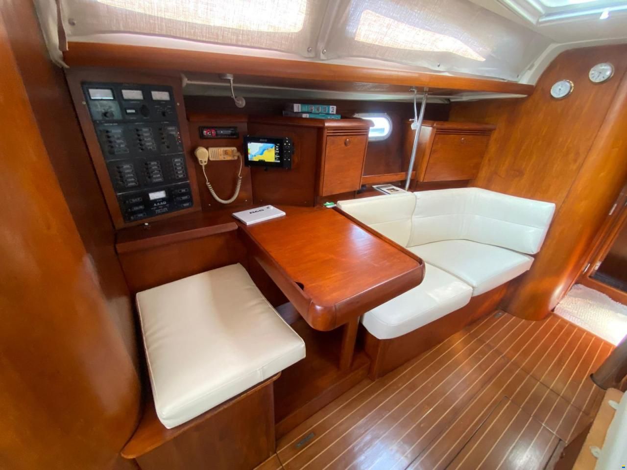 Jeanneau sun odyssey 43