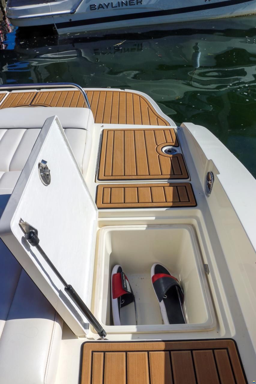 Sea Ray 240 SSE