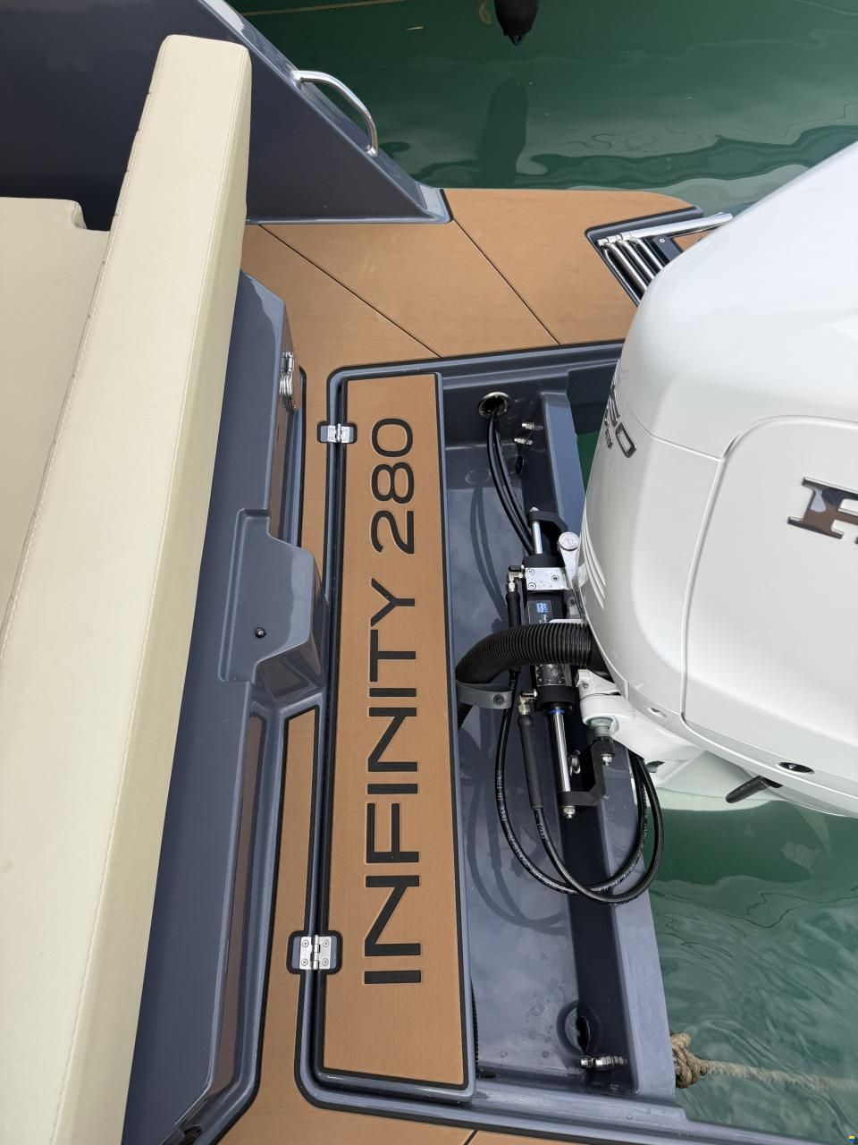 Manara Infinity 28'