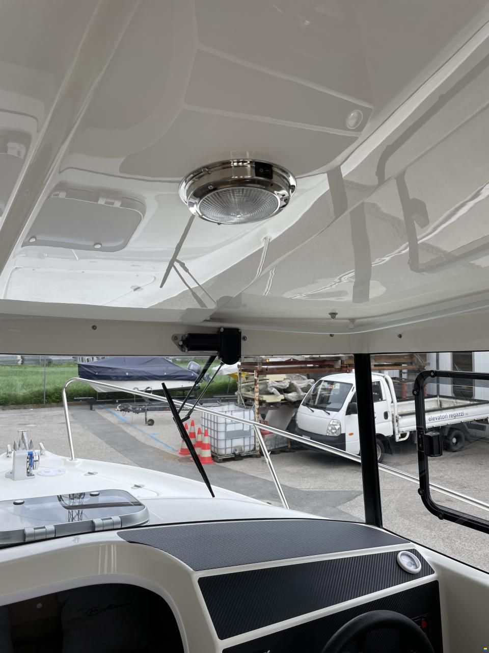 Manara Pilothouse 21'