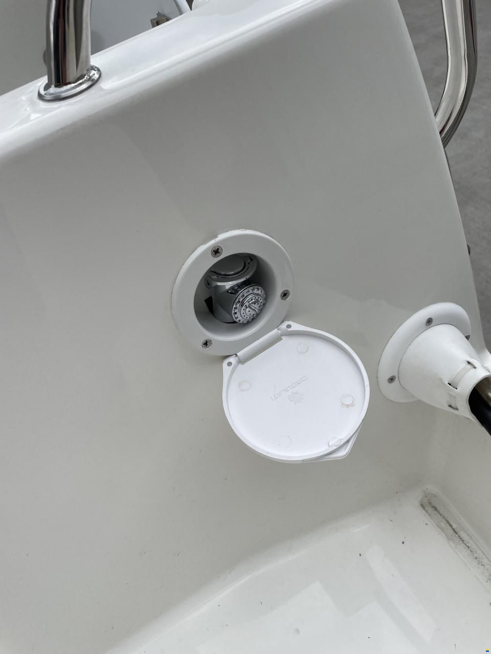 Manara Pilothouse 21'
