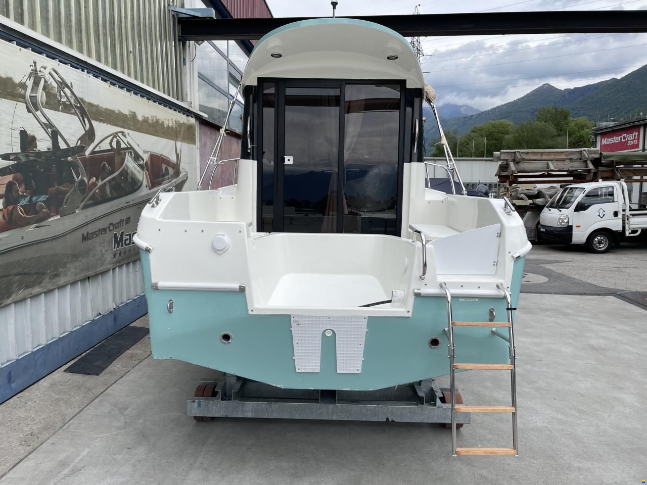 Manara Pilothouse 21'
