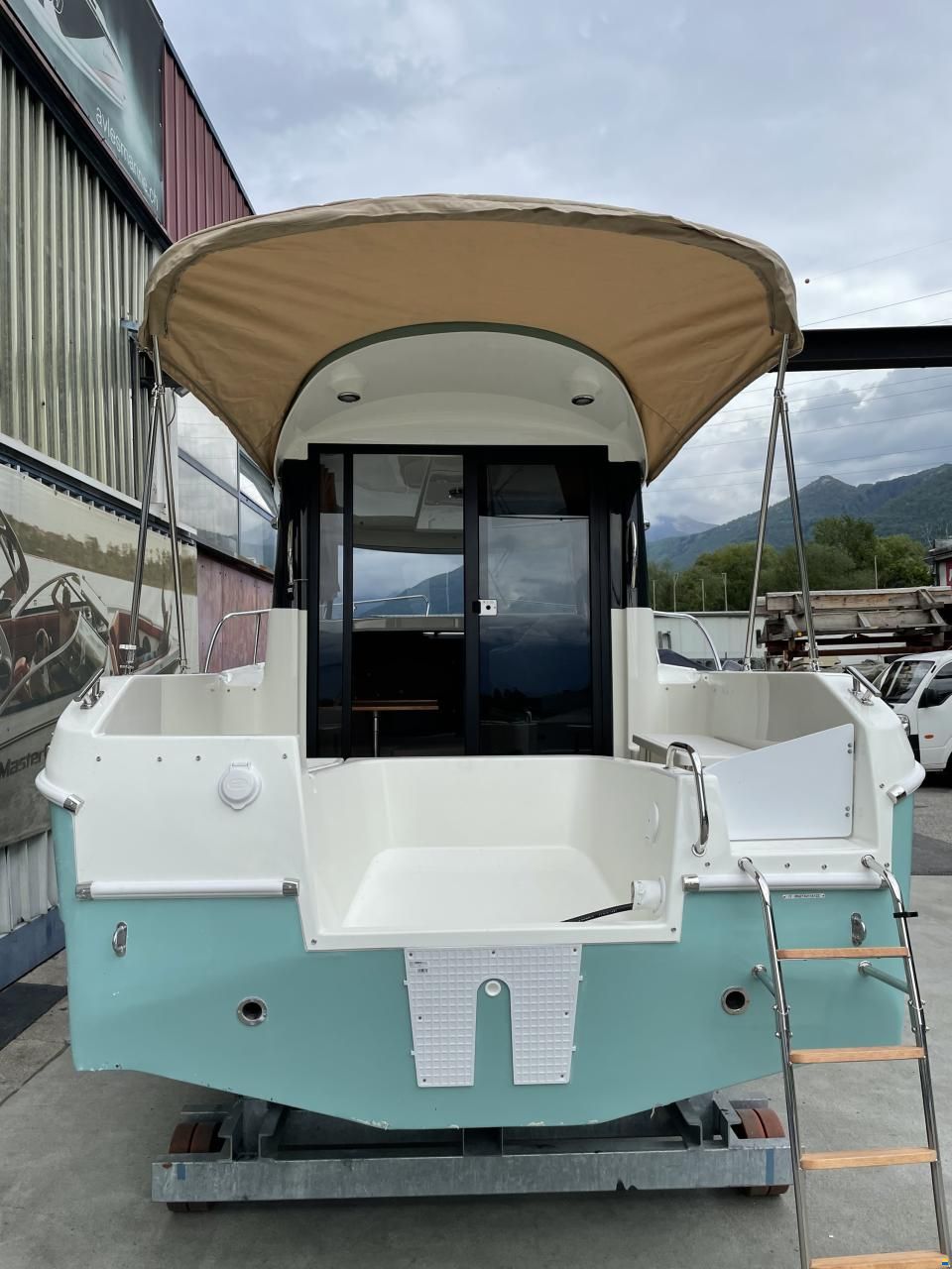 Manara Pilothouse 21'