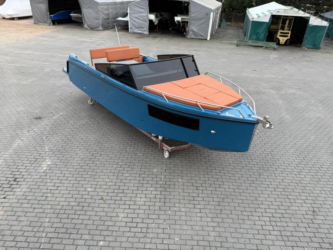 Manara 750 Pleasure