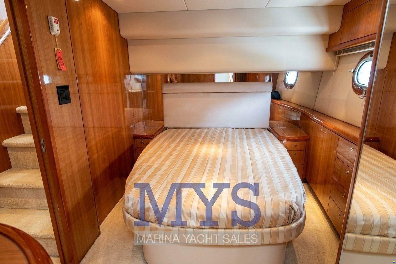 Hatteras 54 Convertible