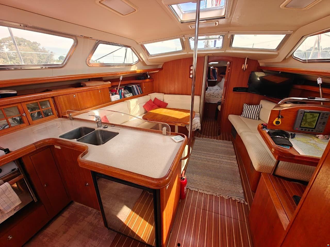 Hunter 44 DS