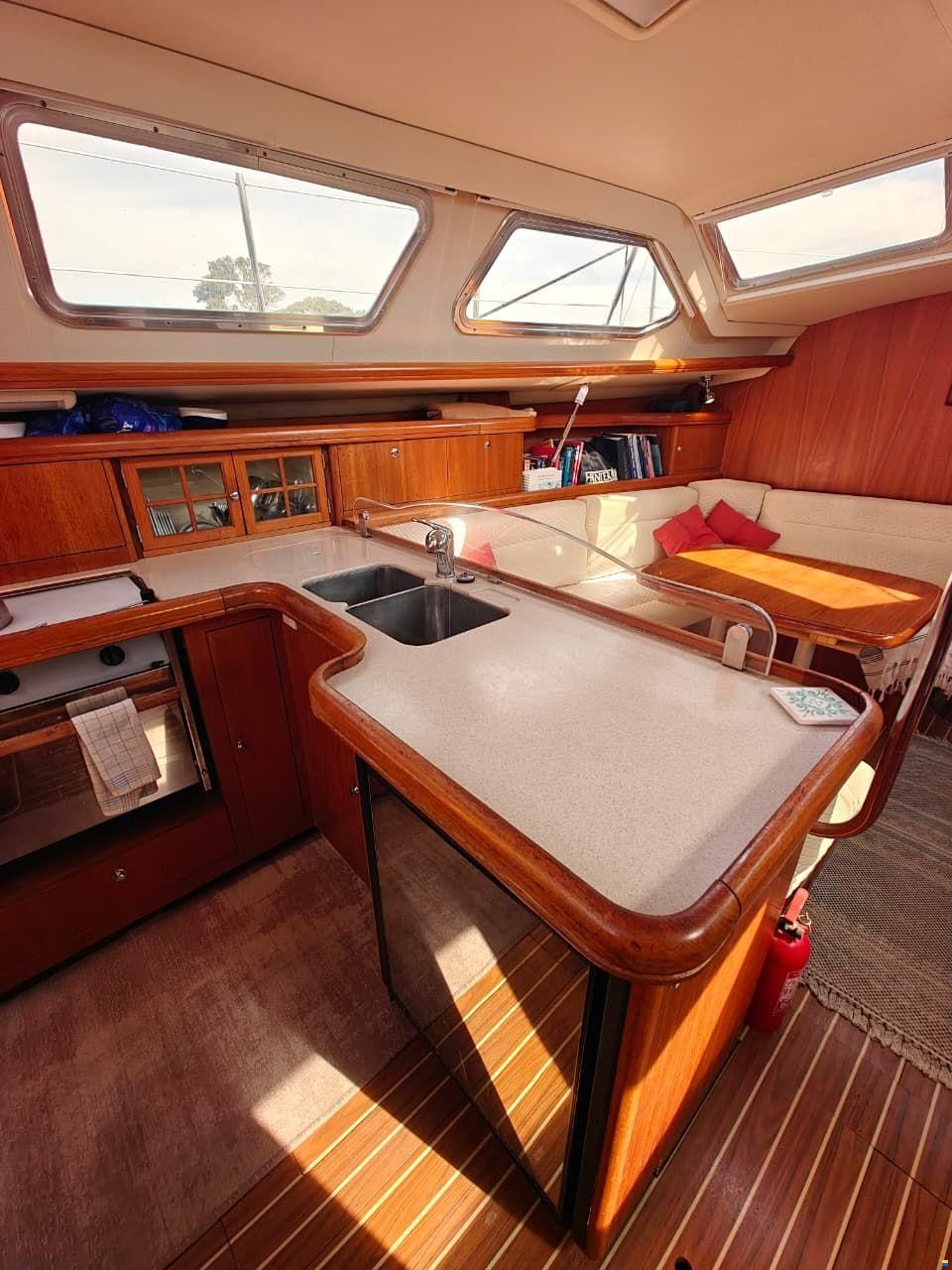 Hunter 44 DS