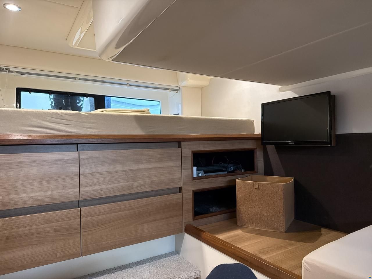 Sealine F42