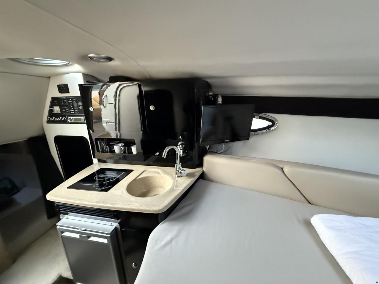 Crownline 260CR