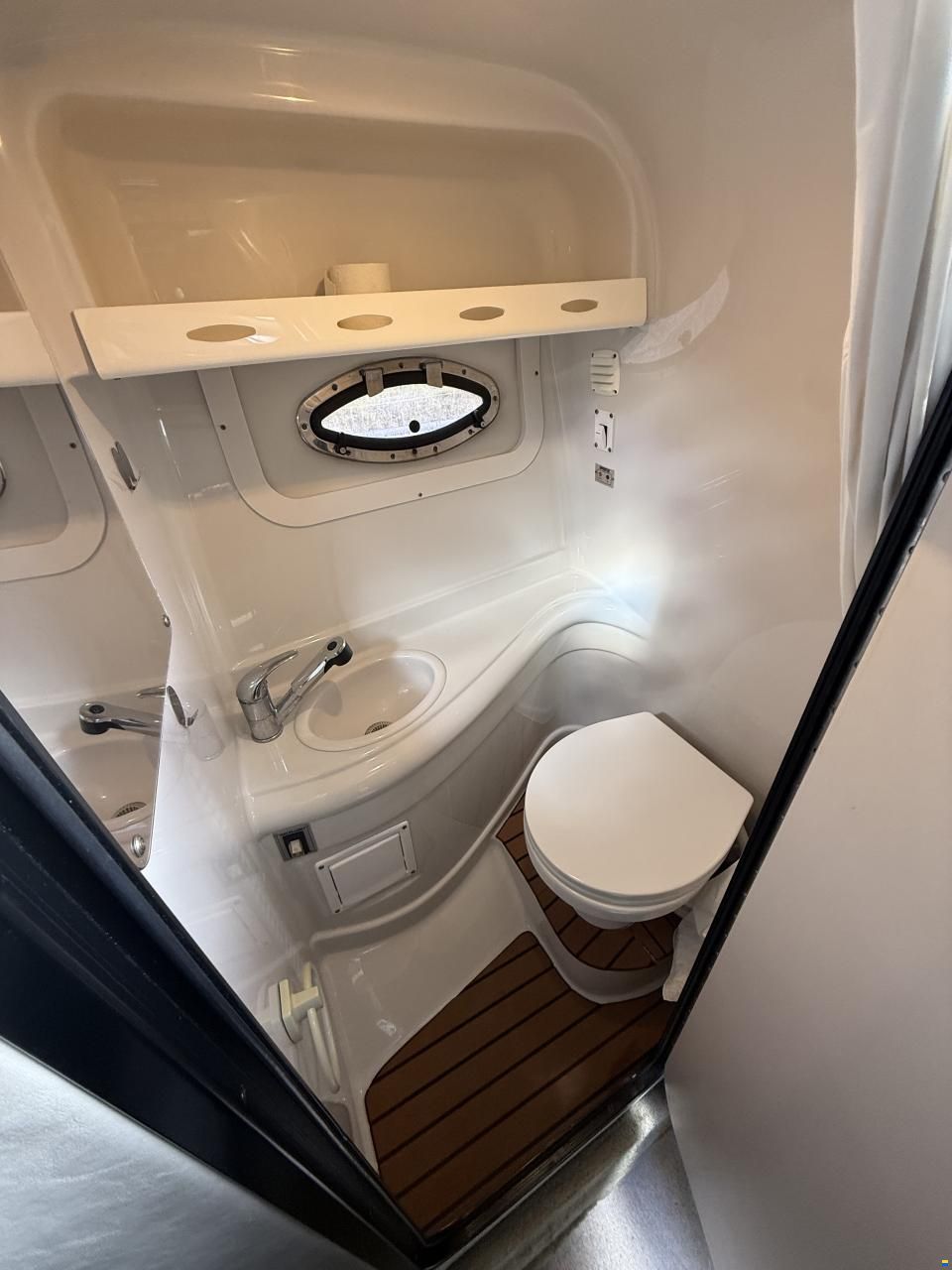Crownline 260CR