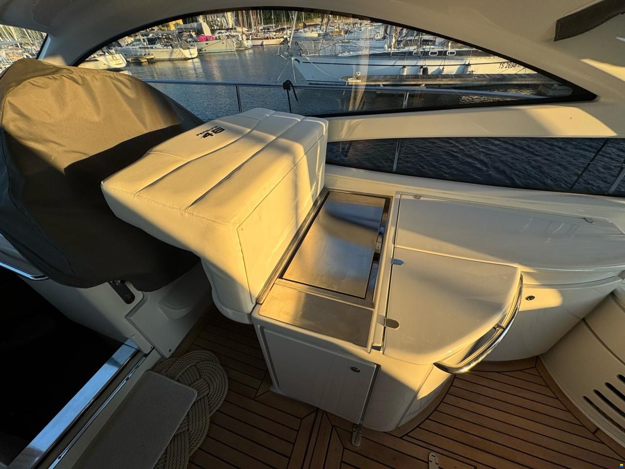 Pershing 46