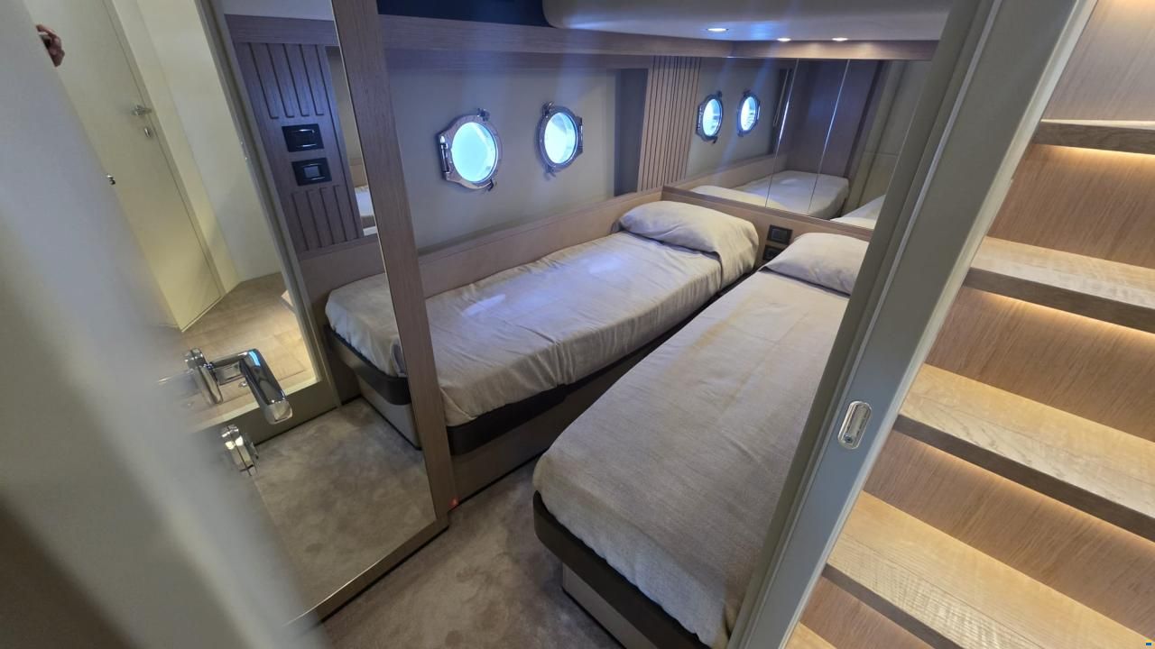 Absolute Navetta 53