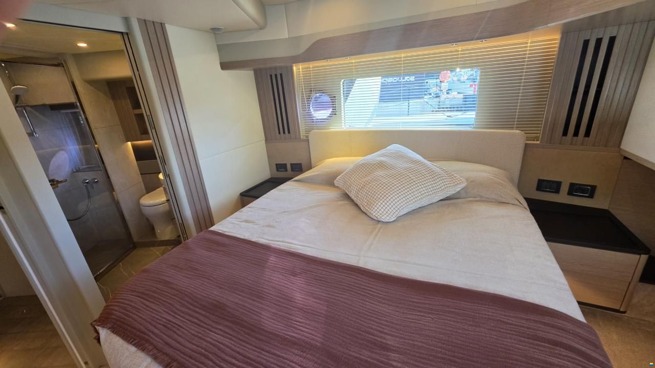 Absolute Navetta 53
