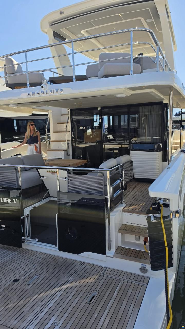 Absolute Navetta 53