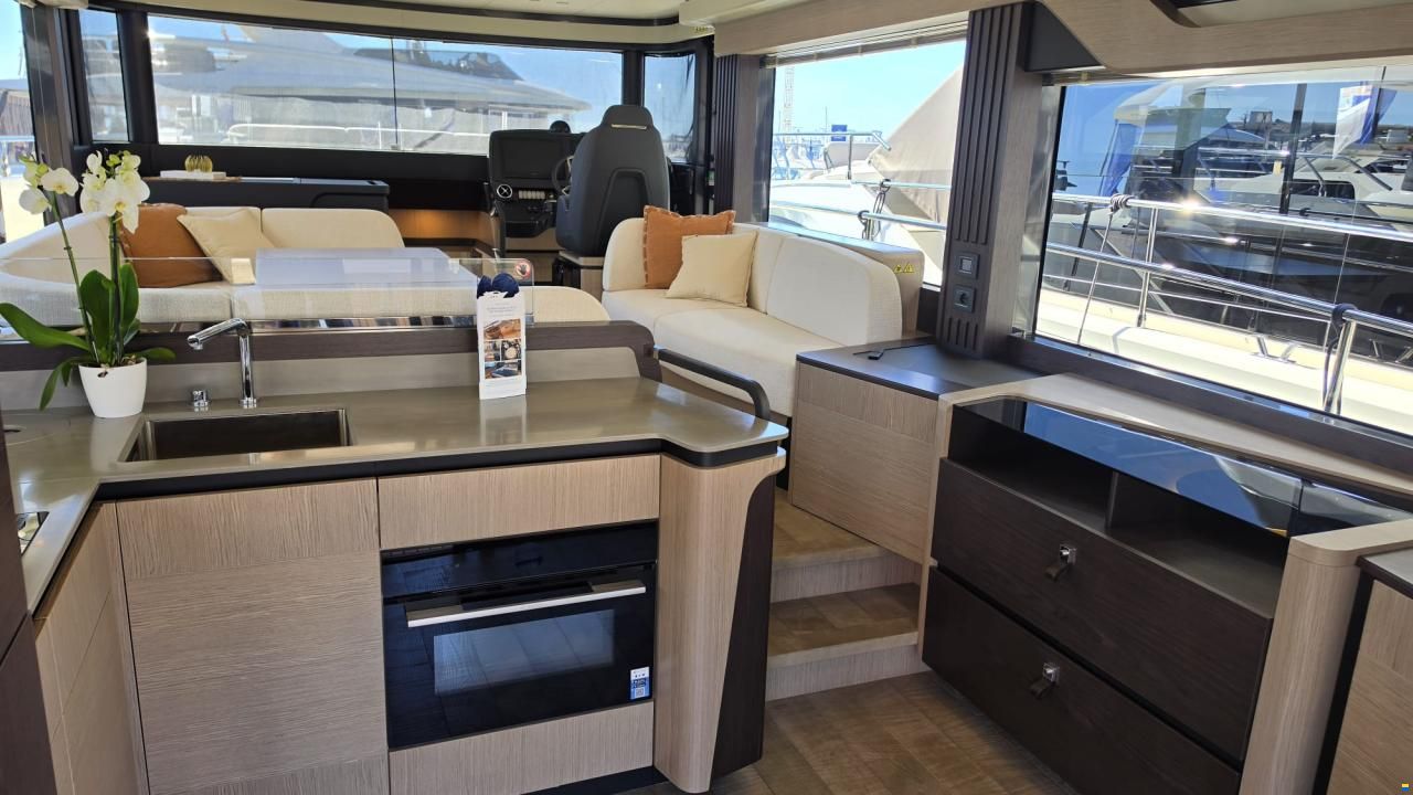 Absolute Navetta 53