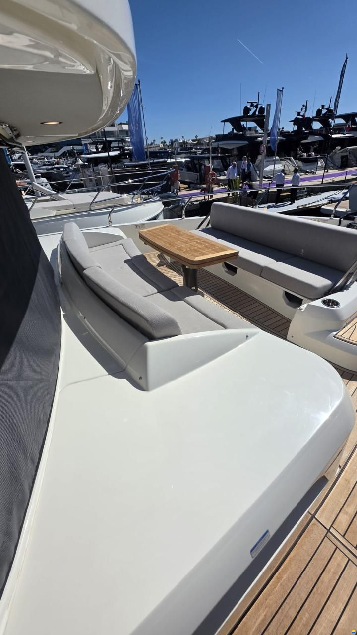Absolute Navetta 53