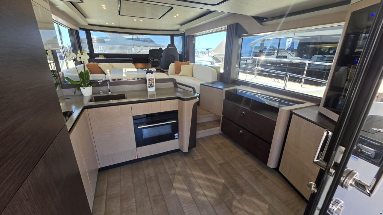 Absolute Navetta 53