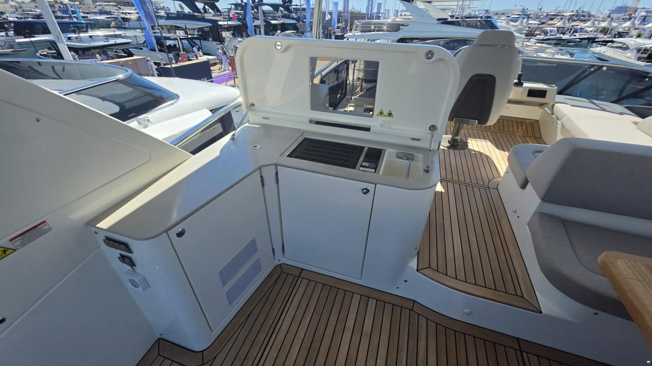 Absolute Navetta 53