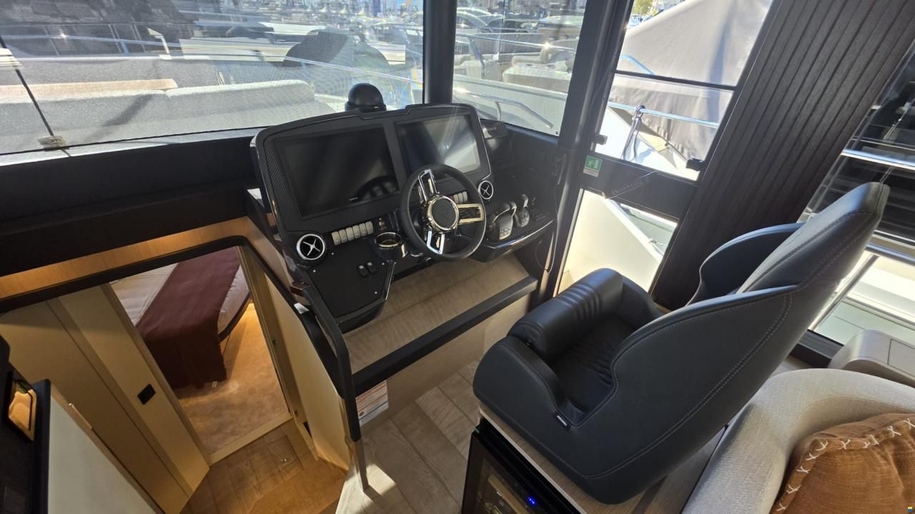 Absolute Navetta 53